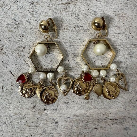 Vintage 80s Faux Pearl Coin Heart Charm Earrings Clip On - Picture 1 of 6